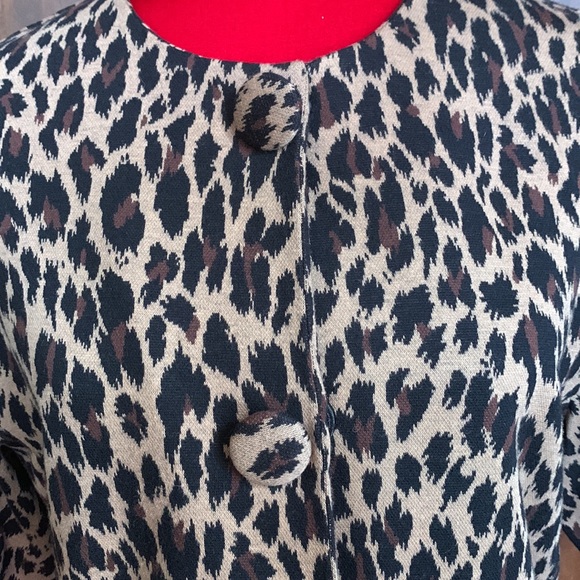 60s Vibes Cropped Leopard Jacket with Covered Buttons 8 - Picture 4 of 8